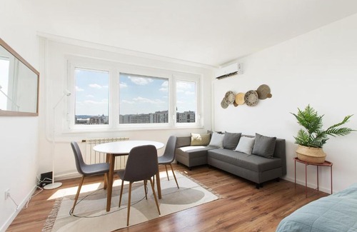 Ujlipotvaros Apartment | The Sunlight Studio