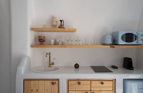 Oia Villa | The Sunset WindMill - 3 bedroom, 3 bathroom villa with outdoor jetted tub!