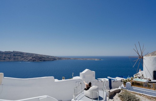 Oia Villa | The Sunset WindMill - 3 bedroom, 3 bathroom villa with outdoor jetted tub!