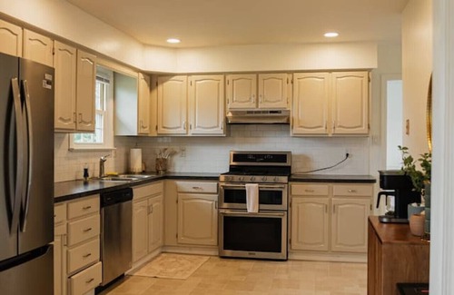 Parkesburg House | The Sunsets Overlook