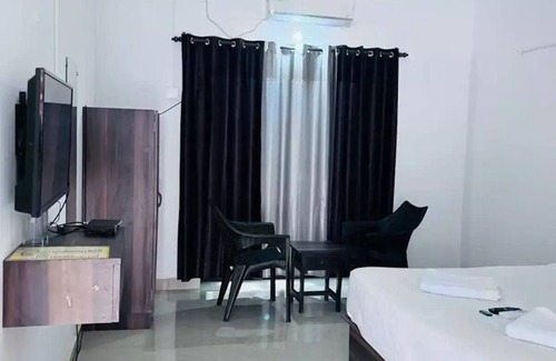 Gauravaddo Hotel | The Sunshine AC Double Bed 3nn