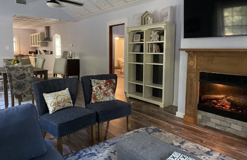 Lacombe Cottage | The Sunshine Cottage has all the comforts you need and is Kid & Pet Friendly!