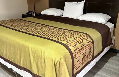 Caldwell Hotel | The Surrey Inn