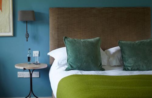 Swinbrook Hotel | The Swan Inn Swinbrook