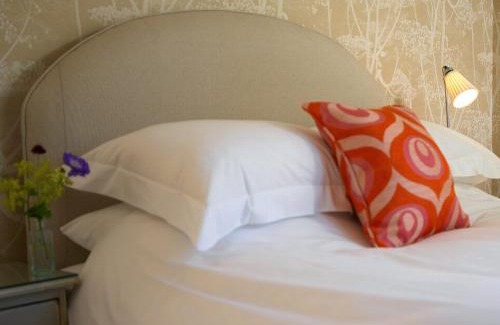 Swinbrook Hotel | The Swan Inn Swinbrook