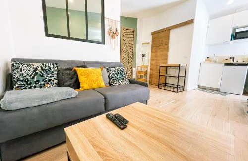 Secteur 2 Apartment | The sweet "Céladon" EC