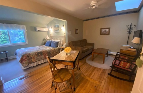 Glen Arbor Bed & Breakfast | The Sylvan Inn