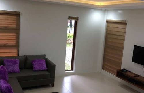 Bacolor Hotel | The Tavern Hotel