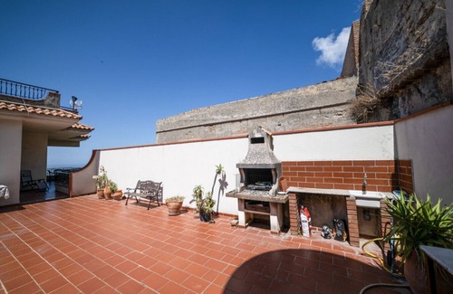 Roccavaldina Apartment | The Templar's Refuge - Knight Apartment