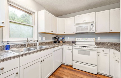 Terry Sanford Apartment | The Terry Sanford Guest House Apt C