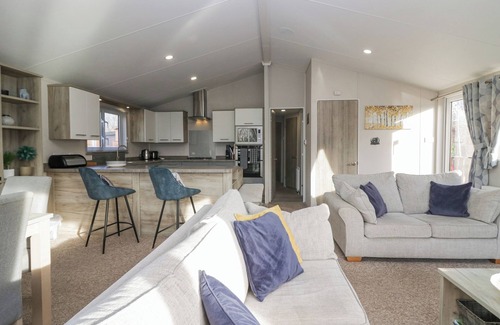 Carnforth Cottage | THE THREE BEARS LODGE, CONISTON DRIVE 11, pet friendly in Warton