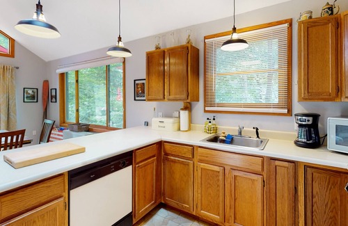 Weeks Mills House | The Three Cornered Pond Retreat | House in Augusta with kayaks & dock access