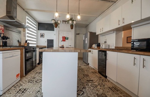 Newquay House | THE THREE TEES, pet friendly, character holiday cottage in Newquay