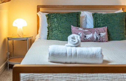 Sedgeberrow House | The Threshing Barn - Stunning 5 Bedroom Retreat!
