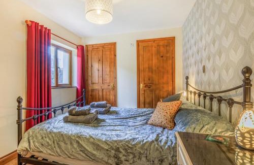 Westleigh House | The Threshing Barn - Uk35754
