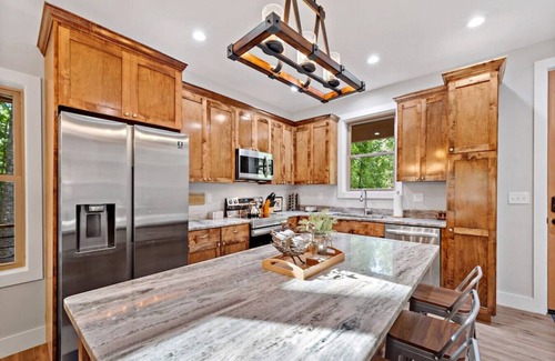 Frank House | "The Toasted Marshmallow"—2 Kings—Fire Pit—Hiking!