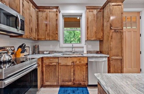 Frank House | "The Toasted Marshmallow"—2 Kings—Fire Pit—Hiking!