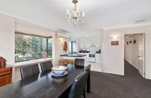 Rotorua House | THE TOP DECK (LONGER DISCOUNTED CORPORATE STAYS ARE WELCOME)
