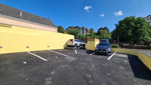 Roundham Hotel | The Torland - Paignton Seafront - free parking, all rooms en-suite