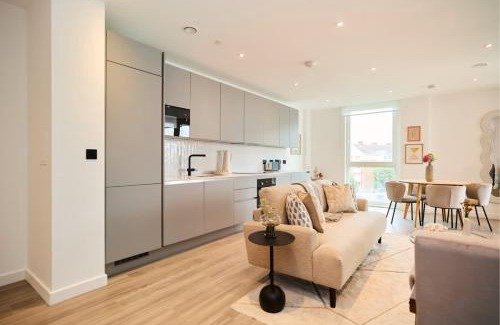 Tottenham Green Apartment | The Tottenham Escape - Lovely 2BDR Flat with Balcony