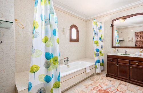 Fuente de Piedra Villa | The Tower Villa, a Place With Wonderful Views, in the Centre of Andalusia