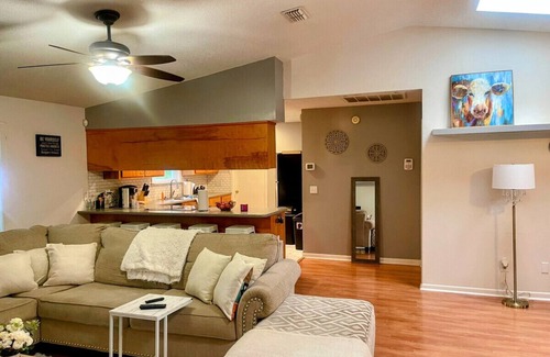 Tallahassee House | The Town & Country - 4BR, 3BA on 1.5 acres