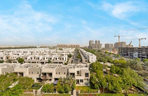 Dubai Apartment | The Town Square Suite Luxury 2BR Near Qudra Lake