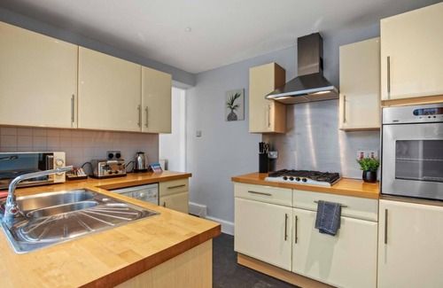 Montpelier House | The Townhouse | By My Getaways | Free Parking