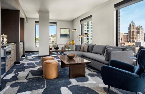Milwaukee Hotel | The Trade, Autograph Collection