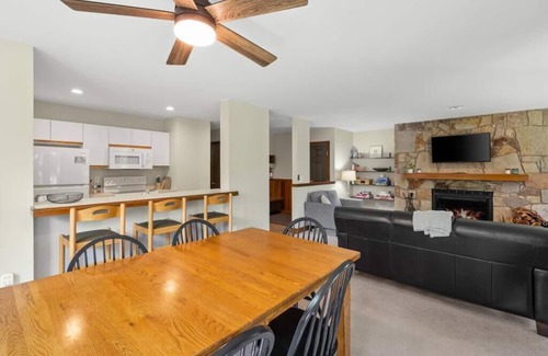 West Dover Condo | The Trailside Retreat | Ski on&off w/Fireplace!