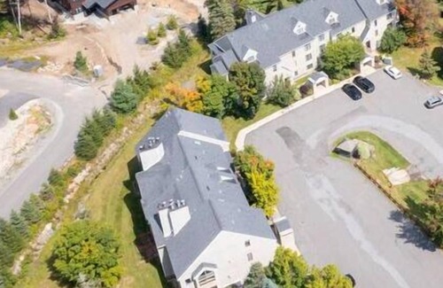 West Dover Condo | The Trailside Retreat | Ski on&off w/Fireplace!