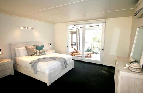 Eildon House | The Tree House retreat is beautifully secluded and elevated amongst the trees.