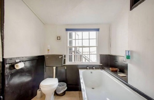 Stratton Bed & Breakfast | The Tree Inn