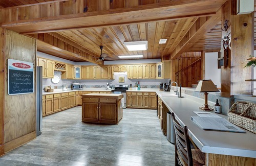 New Braunfels House | The Tree Top Haus-Spacious Waterfront Home on Lake Dunlap, New Braunfels