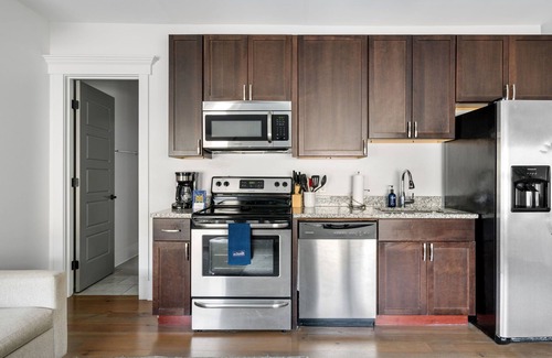 Downtown Charleston Apartment | The Trifecta at 493 - 3 Suites - On King!