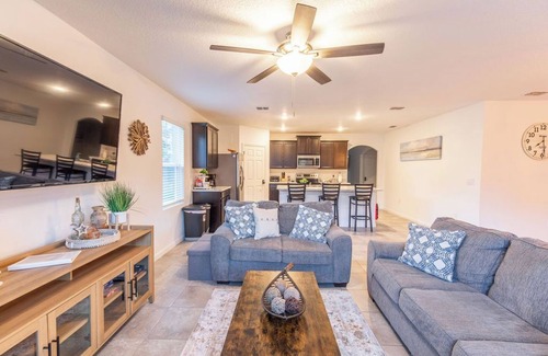 Sebastian Highlands House | The Tropical Haven Getaway