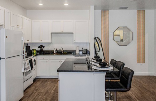 Kissimmee Apartment | The Tuxedo 2BD Stay in Kissimmee with fitness room, Free WIFI, Free Parking