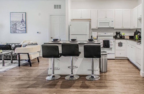 Kissimmee Apartment | The Tuxedo 2BD Stay in Kissimmee with fitness room, Free WIFI, Free Parking