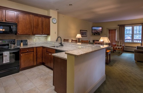 Hunter Apartment | The ultimate resort experience. Pool, hot tub, sauna, steam room, exercise room.