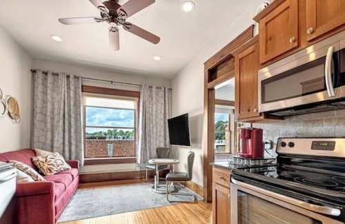 Siloam Springs House | The Uptown Suite @ the Historic Connely Harrington