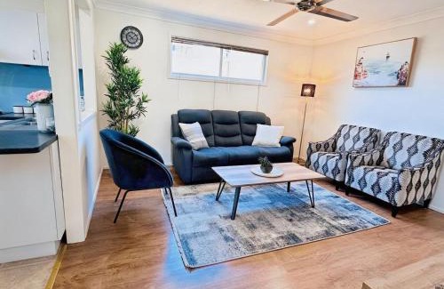 Wentworthville Villa | The Urban Cozy Cottage - 5 Mins to Parramatta or Westmead Hospital or WSU