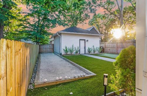 Hope Gardens House | The Urban Farmhouse - Hot Tub & Bocce Ball!