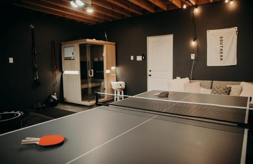 Hope Gardens House | The Urban Farmhouse - Hot Tub & Bocce Ball!