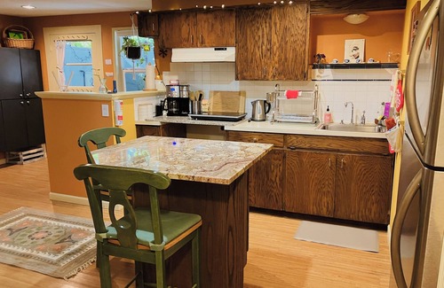 Ardenwald Apartment | The Urban Nature Hideaway - 1BR close-in private garden apartment