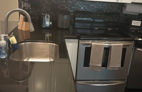 Sailboat Bend Apartment | The Urban Paradise, Minutes to Las Olas, Beaches, Shopping, and Restaurants