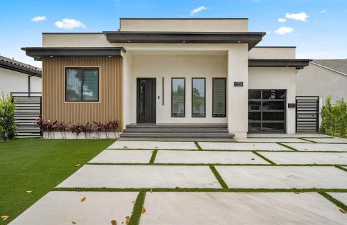 Valley Glen House | The Valley Nest Backyard Gameroom