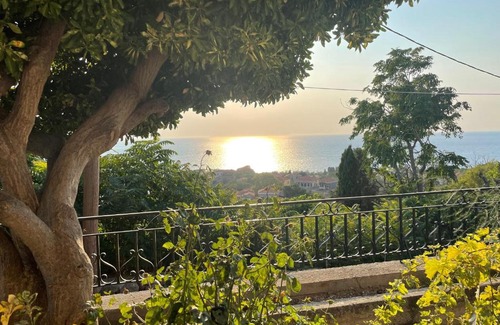 Mithimna Apartment | The Valley Of the Sun