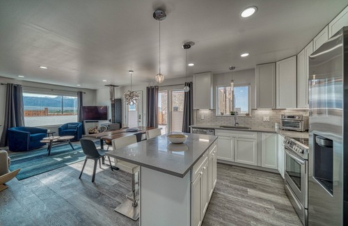 Moffat House | The Valley Vista! Includes 2 passes to Joyful Journey Hot Springs!