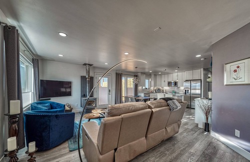 Moffat House | The Valley Vista! Includes 2 passes to Joyful Journey Hot Springs!