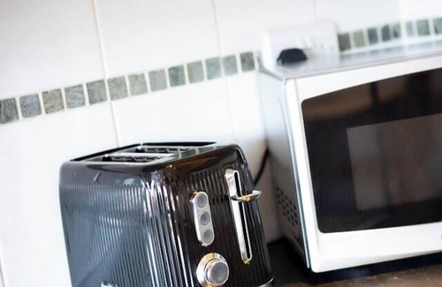 Belfast Apartment | The Van Gogh- Unique 1 bd (Gold Short Term Stays)